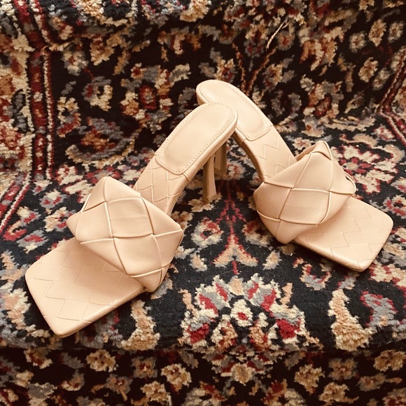 SANDALS! - Picture 3 of 10